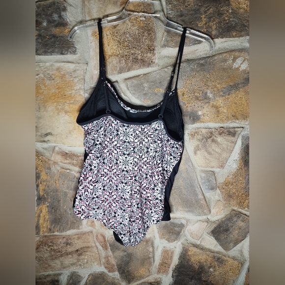 Carolina pink and black Piece swimsuit - Picture 2 of 2